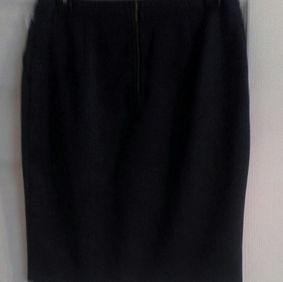 Size 6 Olive green skirt by the limited - Picture 3 of 3